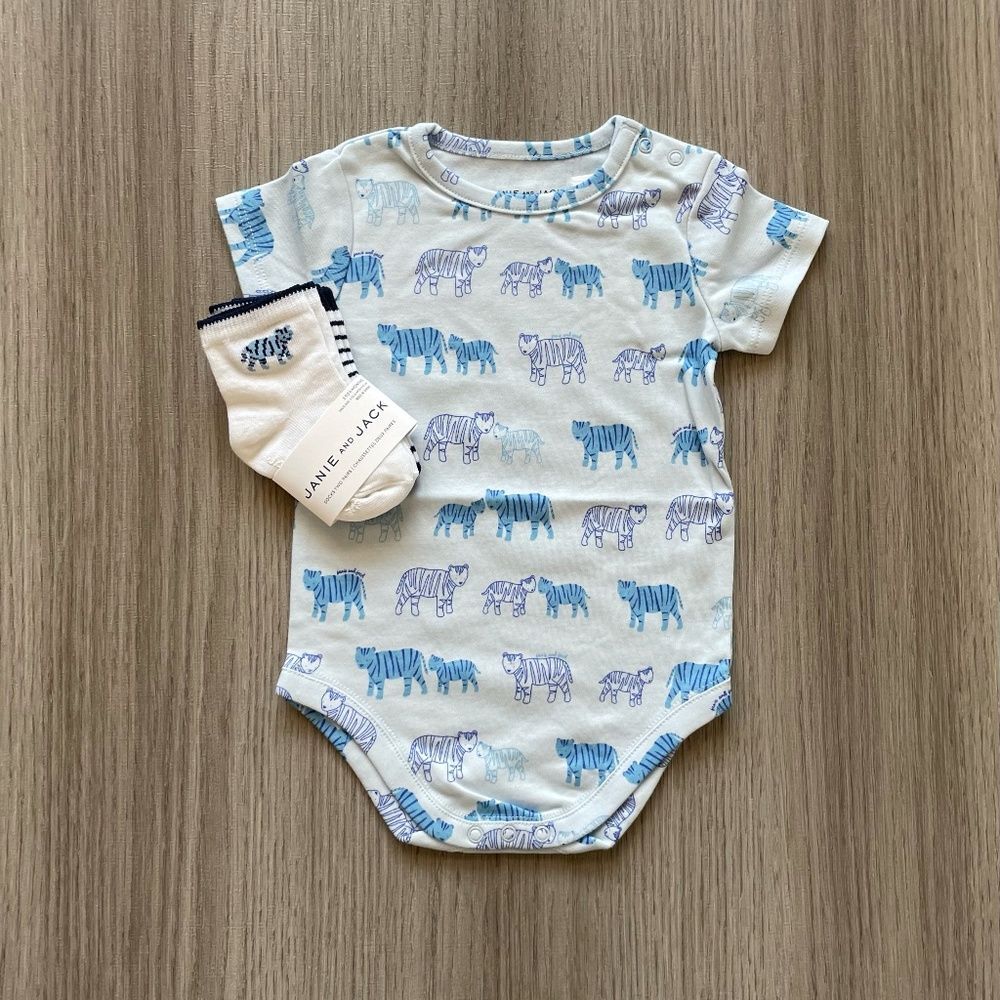 NWT Janie and Jack Animal Print Short Sleeve Onesie & Animal Socks Blue 3-6 M